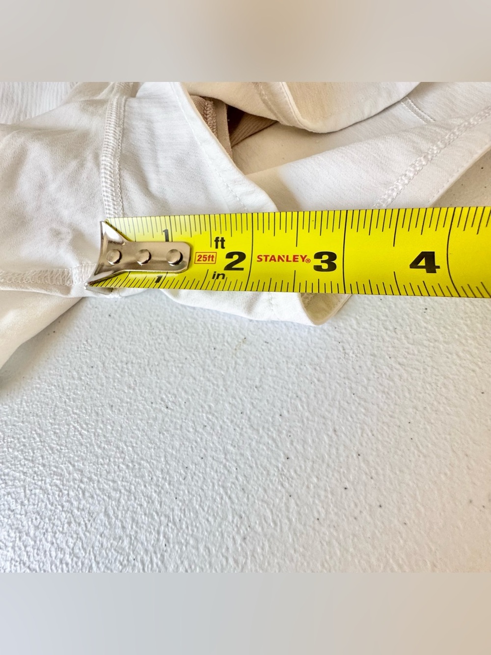 Lululemon Speed Up Short 2.5" White Size 2 - Picture 9 of 10